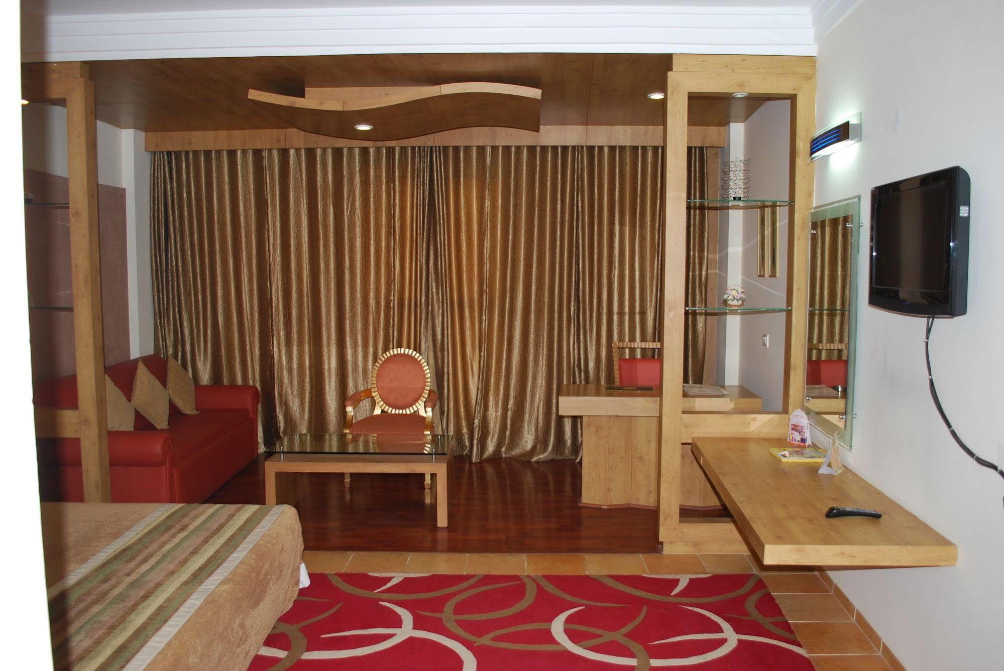 Hotel KC Residencia Katra  Exterior foto